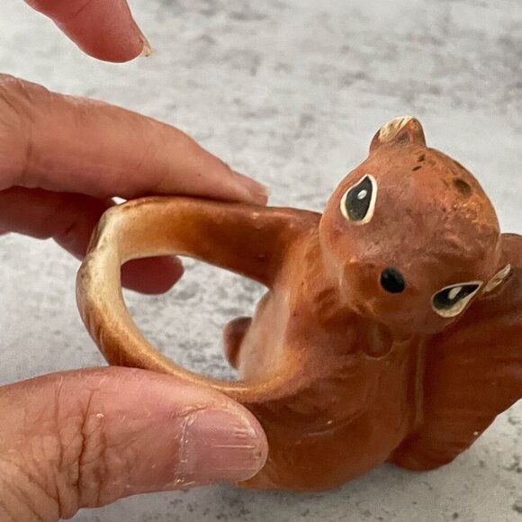 Vintage Squirrel Holding Acorn Salt Pepper Shakers Brown Hand-Painted Ceramic - Picture 6 of 10
